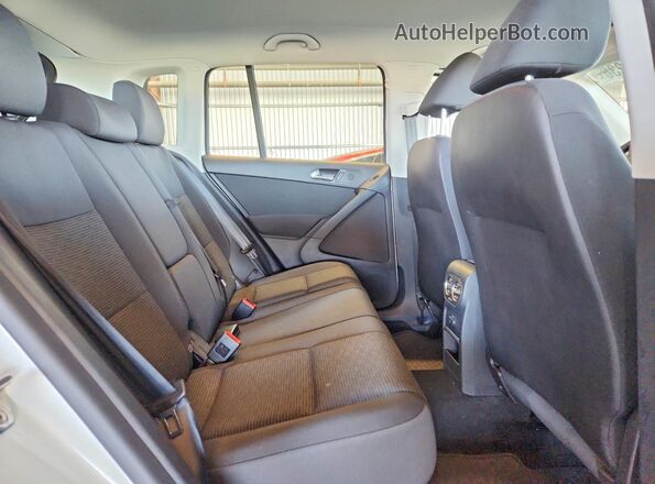 WVGAV7AX4HK055007 2017 VOLKSWAGEN TIGUAN White Rear interior view