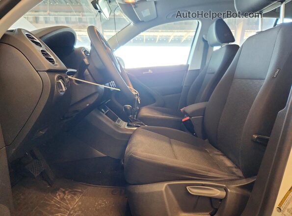 WVGAV7AX4HK055007 2017 VOLKSWAGEN TIGUAN White Front interior view
