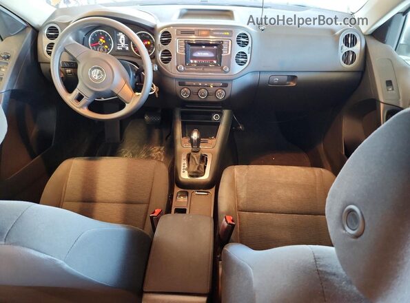 WVGAV7AX4HK055007 2017 VOLKSWAGEN TIGUAN White Dashboard view