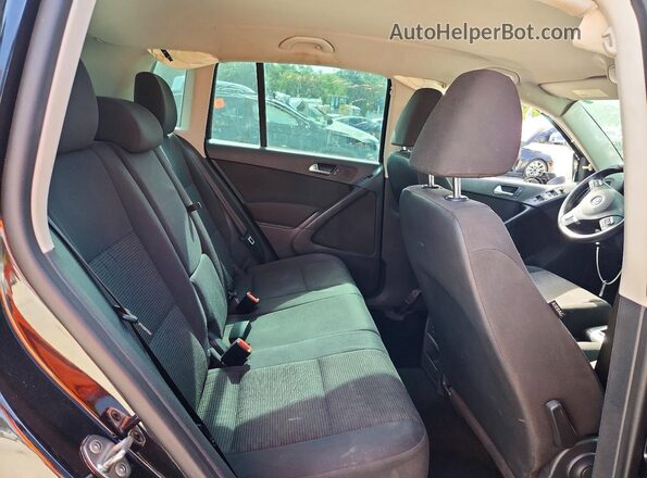 WVGAV7AX4JK006072 2018 VOLKSWAGEN TIGUAN Black Vista interior trasera