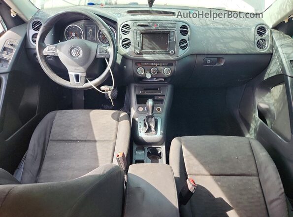 WVGAV7AX4JK006072 2018 VOLKSWAGEN TIGUAN Black Vista del salpicadero