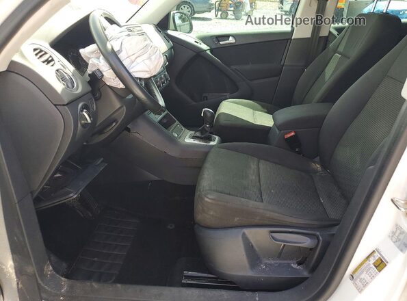 WVGAV7AX6HK042498 2017 VOLKSWAGEN TIGUAN Белый Вид салона спереди
