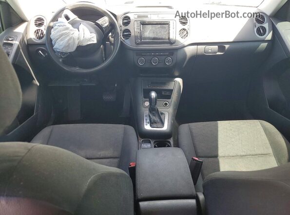 WVGAV7AX6HK042498 2017 VOLKSWAGEN TIGUAN Белый Вид панели приборов