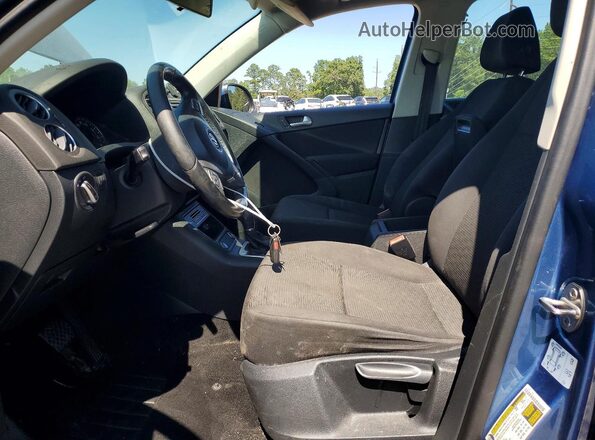 WVGAV7AX6HK042629 2017 VOLKSWAGEN TIGUAN Blue Widok wnętrza z przodu