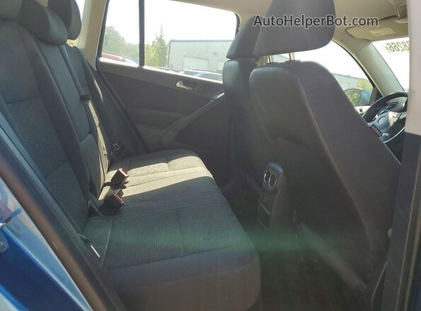 WVGAV7AX6HK042629 2017 VOLKSWAGEN TIGUAN Blue Widok wnętrza z tyłu