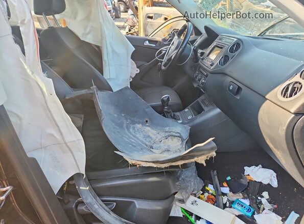 WVGAV7AX7GW534609 2016 VOLKSWAGEN TIGUAN Black Вид салону спереду