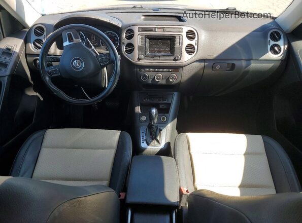 WVGAV7AX7GW586595 2016 VOLKSWAGEN TIGUAN Blue Widok deski rozdzielczej