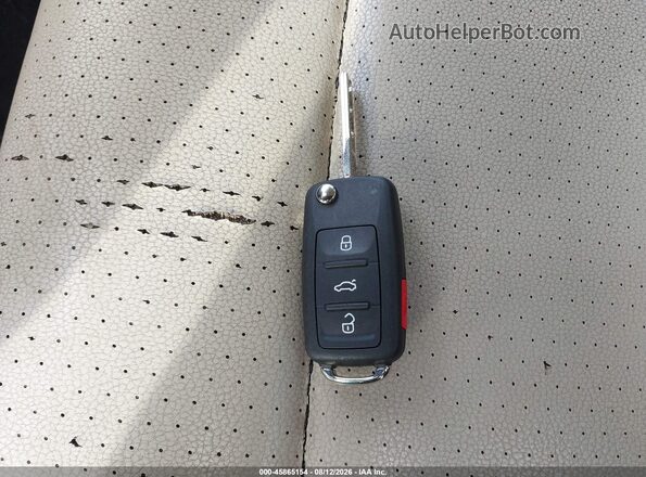 WVGAV7AX7HW511882 2017 VOLKSWAGEN TIGUAN Blue Widok deski rozdzielczej