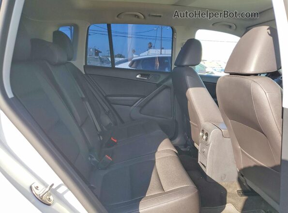 WVGAV7AX9GW591832 2016 VOLKSWAGEN TIGUAN White უკანა სალონის ხედი