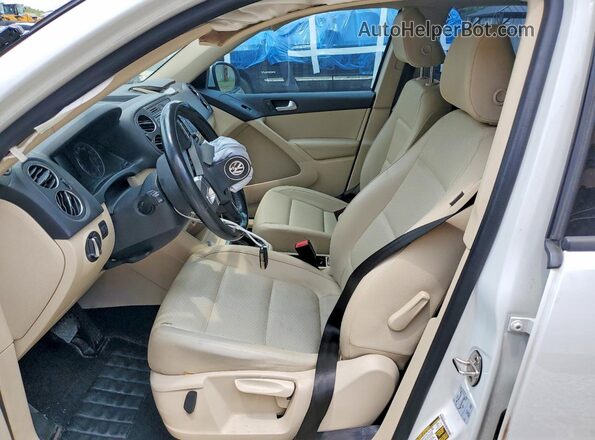 WVGAV7AX9HK012508 2017 VOLKSWAGEN TIGUAN White Вид салону спереду