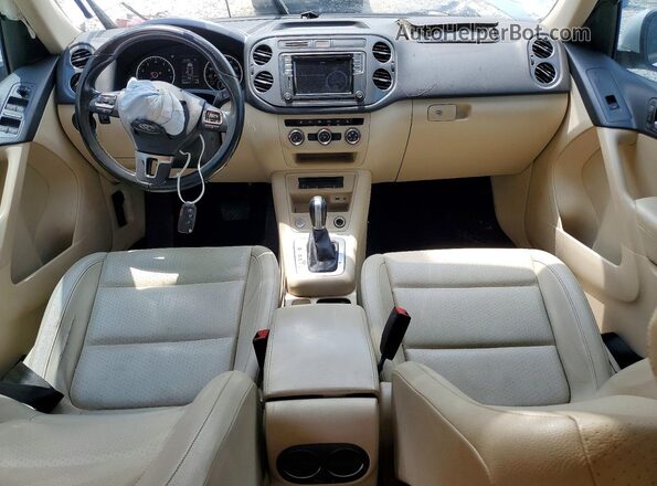WVGAV7AX9HK012508 2017 VOLKSWAGEN TIGUAN White Вид панелі приладів