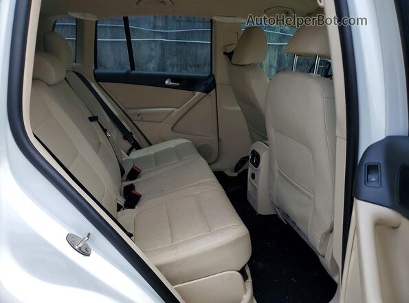 WVGAV7AX9HK012508 2017 VOLKSWAGEN TIGUAN White Вид задніх сидінь