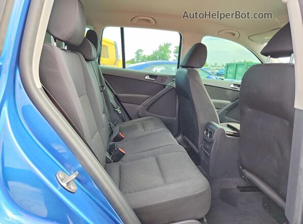 WVGAV7AX9HK054161 2017 VOLKSWAGEN TIGUAN Blue Widok wnętrza z tyłu