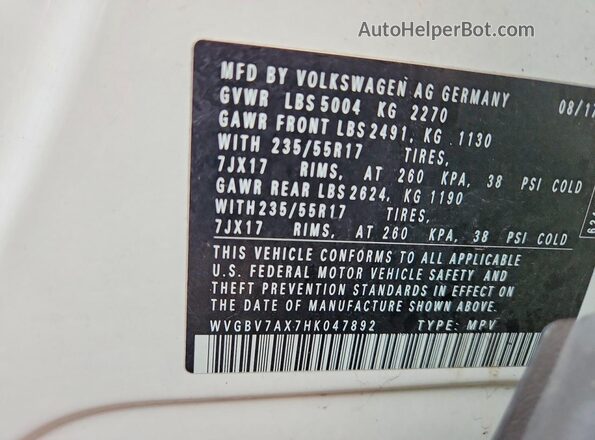WVGBV7AX7HK047892 2017 VOLKSWAGEN TIGUAN White Vista del compartimento del motor