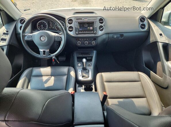 WVGBV7AX7HW501616 2017 VOLKSWAGEN TIGUAN Silver Widok deski rozdzielczej