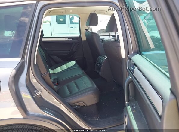 WVGEF9BP0GD012893 2016 VOLKSWAGEN TOUAREG Gray Widok naklejki z numerem VIN