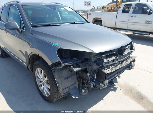 WVGEF9BP0GD012893 2016 VOLKSWAGEN TOUAREG Gray Widok z przodu
