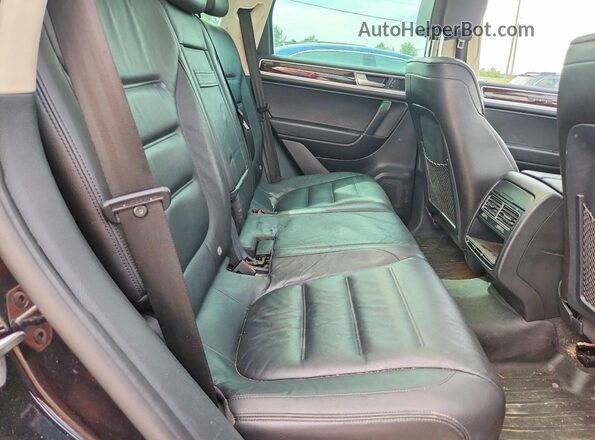 WVGEF9BP2GD001412 2016 VOLKSWAGEN TOUAREG Черный Вид задней части салона