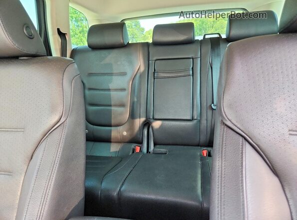 WVGEF9BP3GD006425 2016 VOLKSWAGEN TOUAREG White Rear seats view