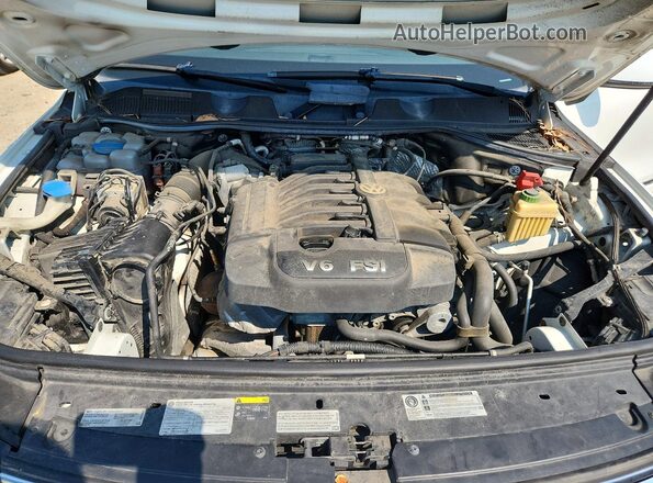 WVGEF9BP3GD006425 2016 VOLKSWAGEN TOUAREG White Engine compartment view