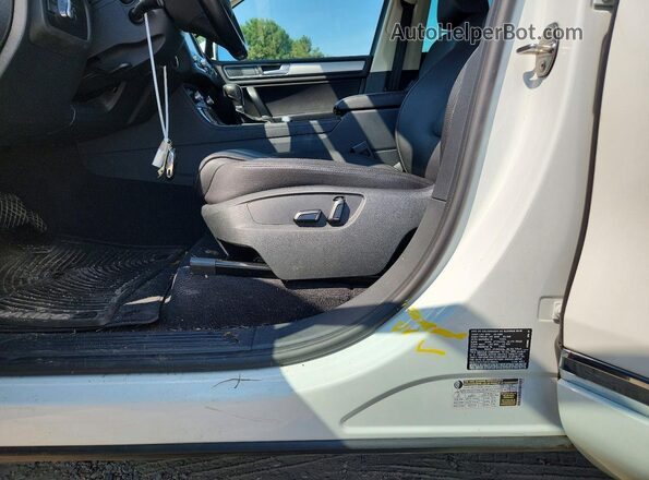 WVGEF9BP3GD006425 2016 VOLKSWAGEN TOUAREG White VIN sticker view