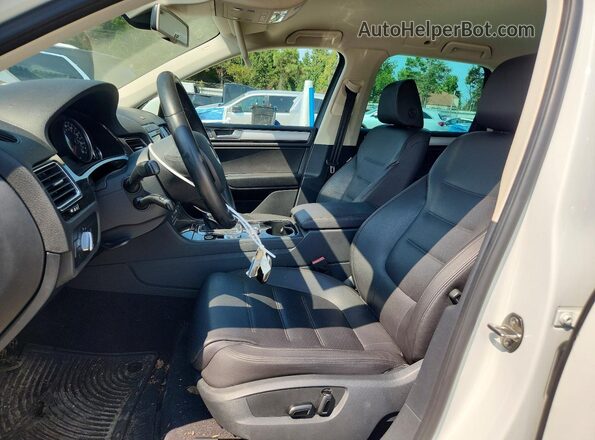 WVGEF9BP3GD006425 2016 VOLKSWAGEN TOUAREG White Front interior view
