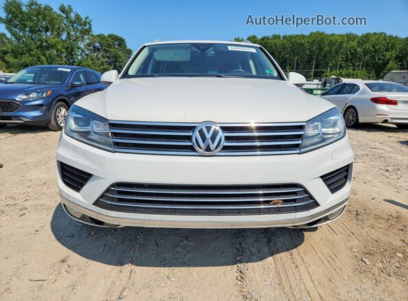 WVGEF9BP3GD006425 2016 VOLKSWAGEN TOUAREG White Front view