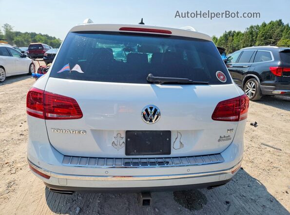 WVGEF9BP3GD006425 2016 VOLKSWAGEN TOUAREG White Rear view