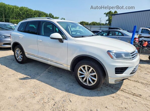 WVGEF9BP3GD006425 2016 VOLKSWAGEN TOUAREG White Front right