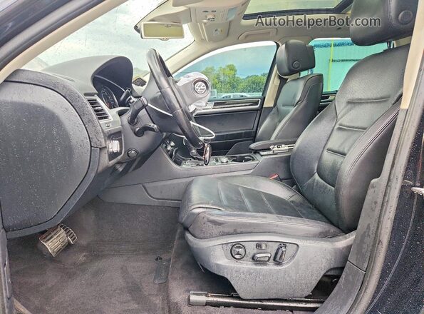 WVGEF9BP3GD010460 2016 VOLKSWAGEN TOUAREG Blue Вид салону спереду