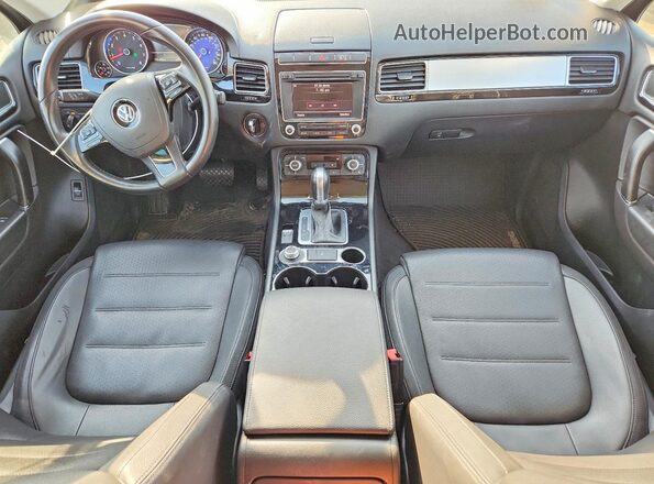 WVGEF9BP5GD003641 2016 VOLKSWAGEN TOUAREG Gray Vista del salpicadero