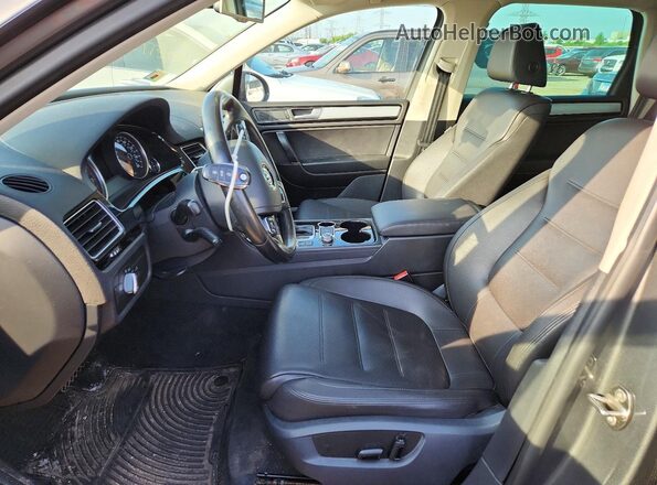 WVGEF9BP5GD003641 2016 VOLKSWAGEN TOUAREG Gray Vista interior delantera