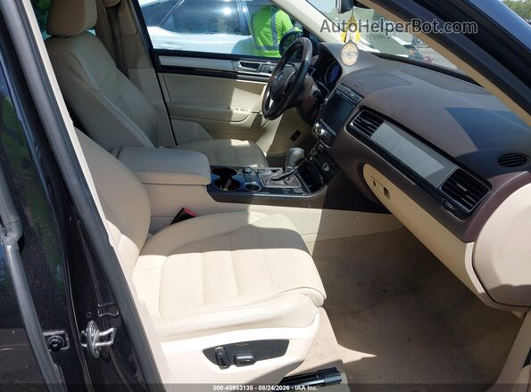 WVGEF9BP6GD010310 2016 VOLKSWAGEN TOUAREG Black Widok wnętrza z przodu