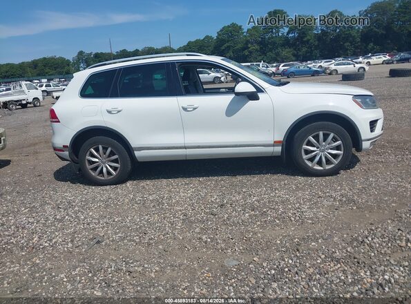 WVGEF9BP8GD009644 2016 VOLKSWAGEN TOUAREG Белый Вид задней части салона