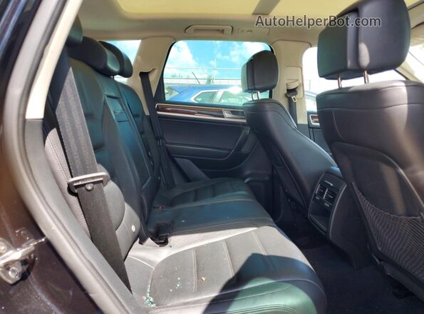 WVGEF9BPXGD001125 2016 VOLKSWAGEN TOUAREG Black უკანა სალონის ხედი