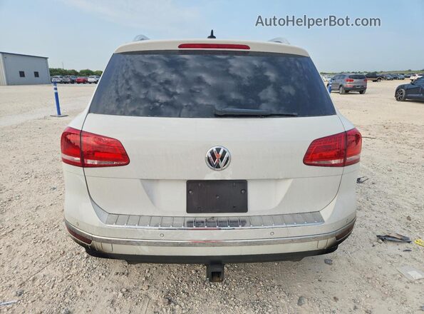 WVGEP9BP8GD001606 2016 VOLKSWAGEN TOUAREG Белый Вид сзади
