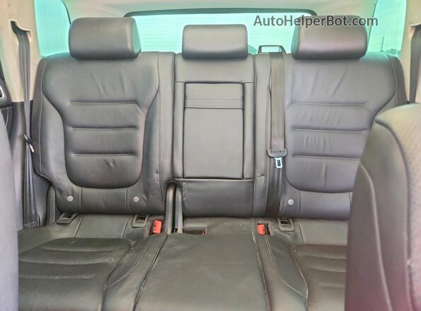 WVGEP9BP8GD001606 2016 VOLKSWAGEN TOUAREG Белый Вид задних сидений