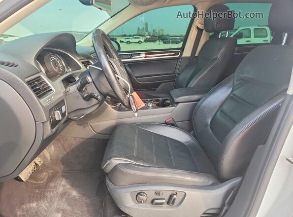 WVGEP9BP8GD001606 2016 VOLKSWAGEN TOUAREG Белый Вид салона спереди