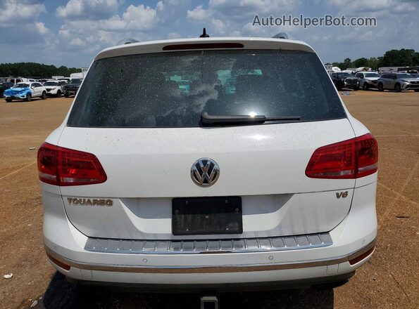 WVGGF7BP6HD005915 2017 VOLKSWAGEN TOUAREG White Widok z tyłu