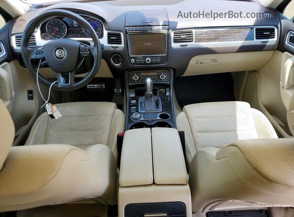 WVGGF7BP6HD005915 2017 VOLKSWAGEN TOUAREG White Widok deski rozdzielczej