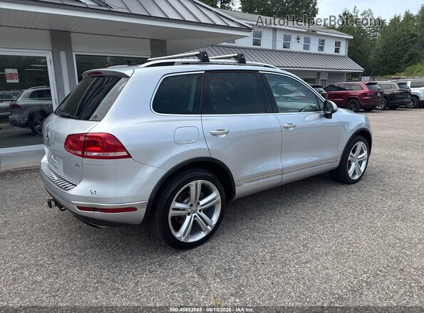 WVGGF7BP8HD001557 2017 VOLKSWAGEN TOUAREG Silver Задня права чверть