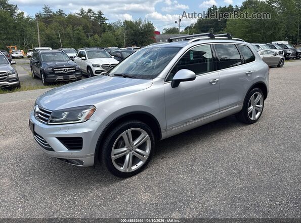 WVGGF7BP8HD001557 2017 VOLKSWAGEN TOUAREG Silver Передня ліва чверть