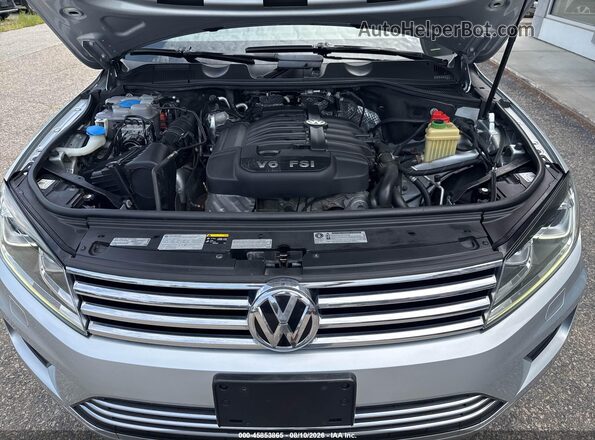 WVGGF7BP8HD001557 2017 VOLKSWAGEN TOUAREG Silver Вид ззаду