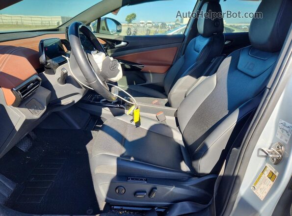WVGGNPE22NP065946 2022 VOLKSWAGEN ID.4 Silver Vista interior delantera
