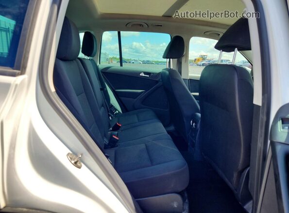WVGJV7AX2GW594801 2016 VOLKSWAGEN TIGUAN White Vista interior trasera