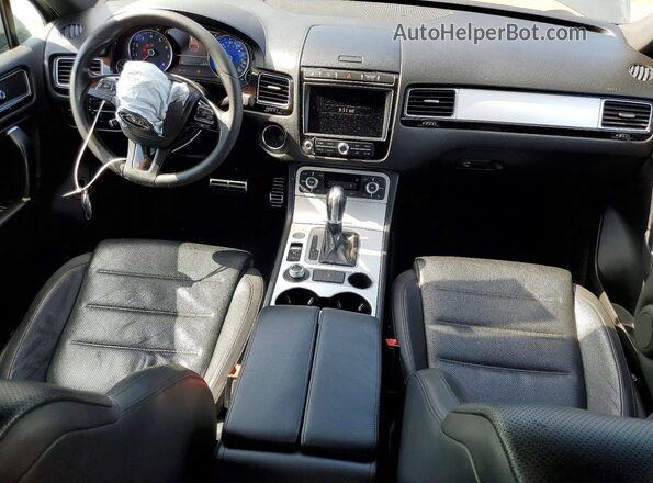 WVGRF7BP0HD005627 2017 VOLKSWAGEN TOUAREG Серый Вид панели приборов