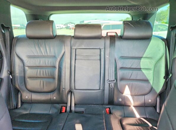 WVGRF7BP2HD006309 2017 VOLKSWAGEN TOUAREG Silver Հետևի նստատեղերի տեսք