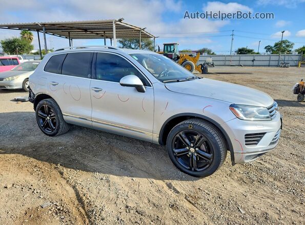WVGRF7BP2HD006309 2017 VOLKSWAGEN TOUAREG Silver Առջևի աջ