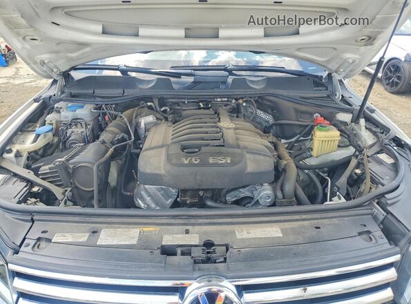 WVGRF7BP4HD004299 2017 VOLKSWAGEN TOUAREG White Շարժիչի բաժամունքի տեսք