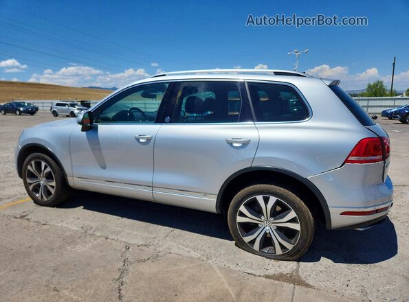 WVGRF7BP5HD004411 2017 VOLKSWAGEN TOUAREG Silver უკანა მარცხენა